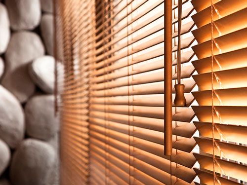 горизонтальні дерев’яні жалюзі